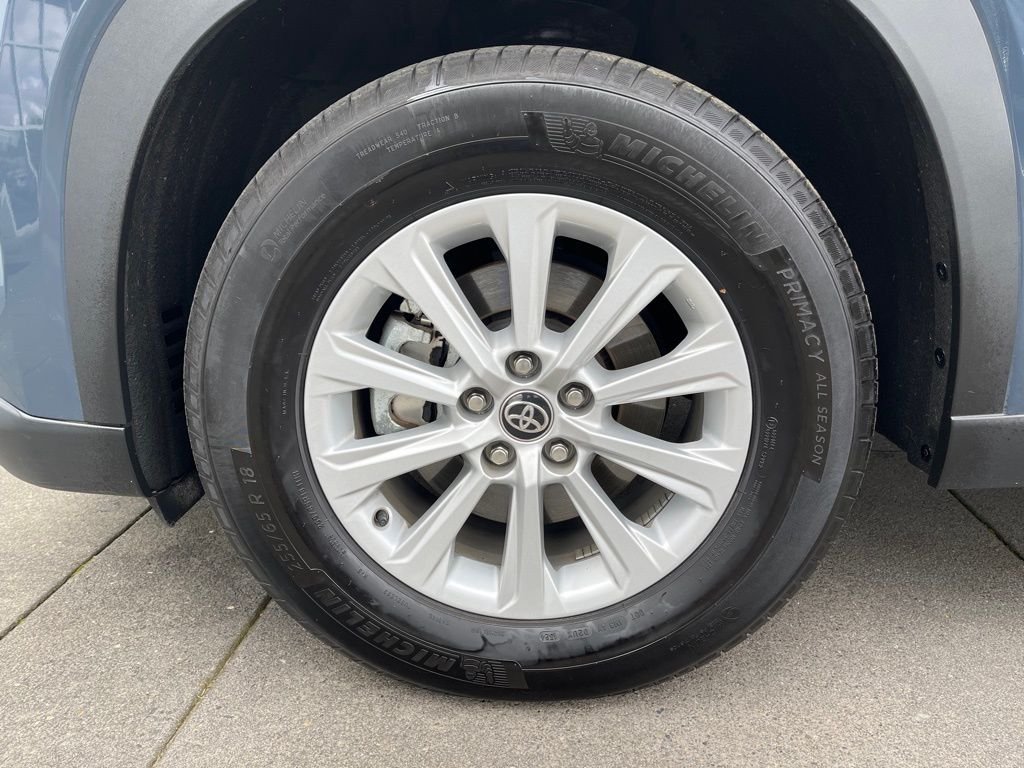 Used 2024 White Toyota XLE image 9