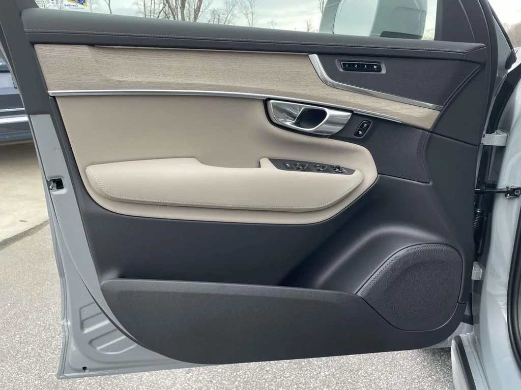 New 2026 Vapour Grey Volvo Plus image 6