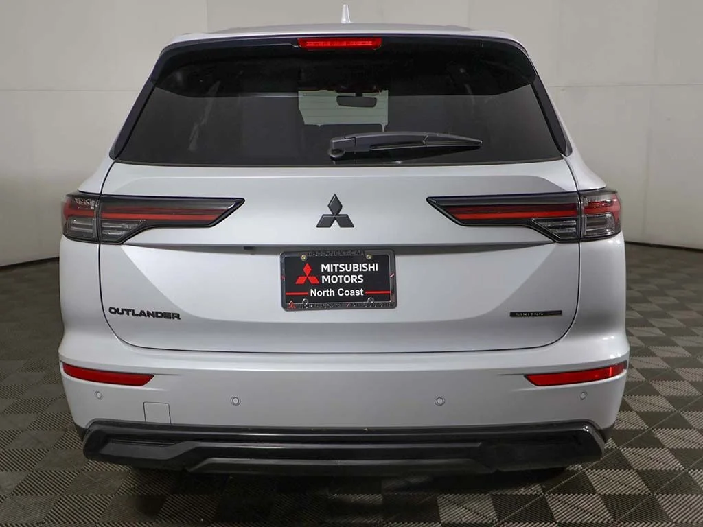 New 2026 White Mitsubishi LE image 13