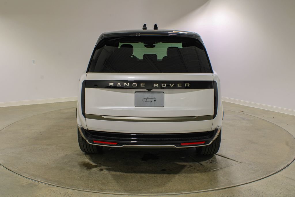 New 2026 Ostuni Pearl White Land Rover SE image 4