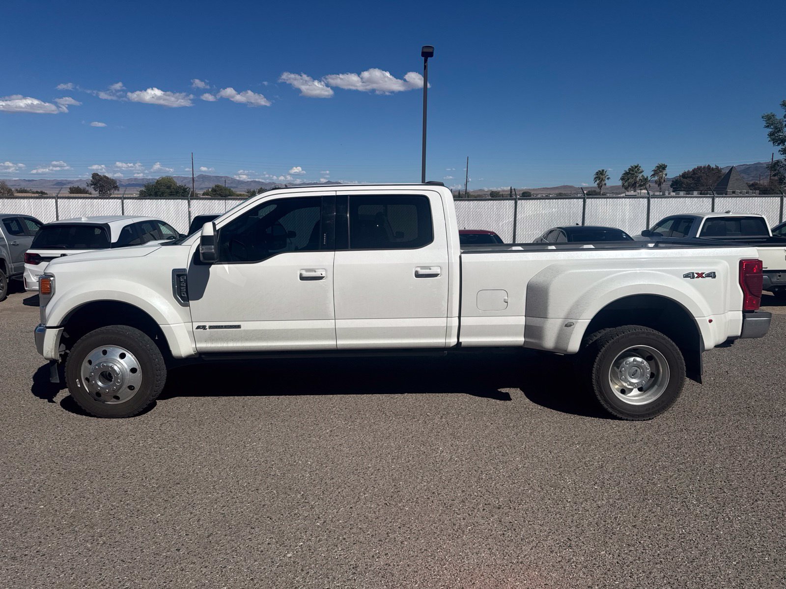 Used 2022 Star White Metallic Tri-Coat Ford Lariat image 9