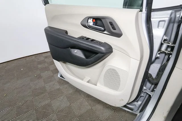 Used 2023 Silver Chrysler Touring L image 38