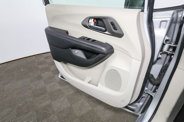 Used 2023 Silver Chrysler Touring L image 38