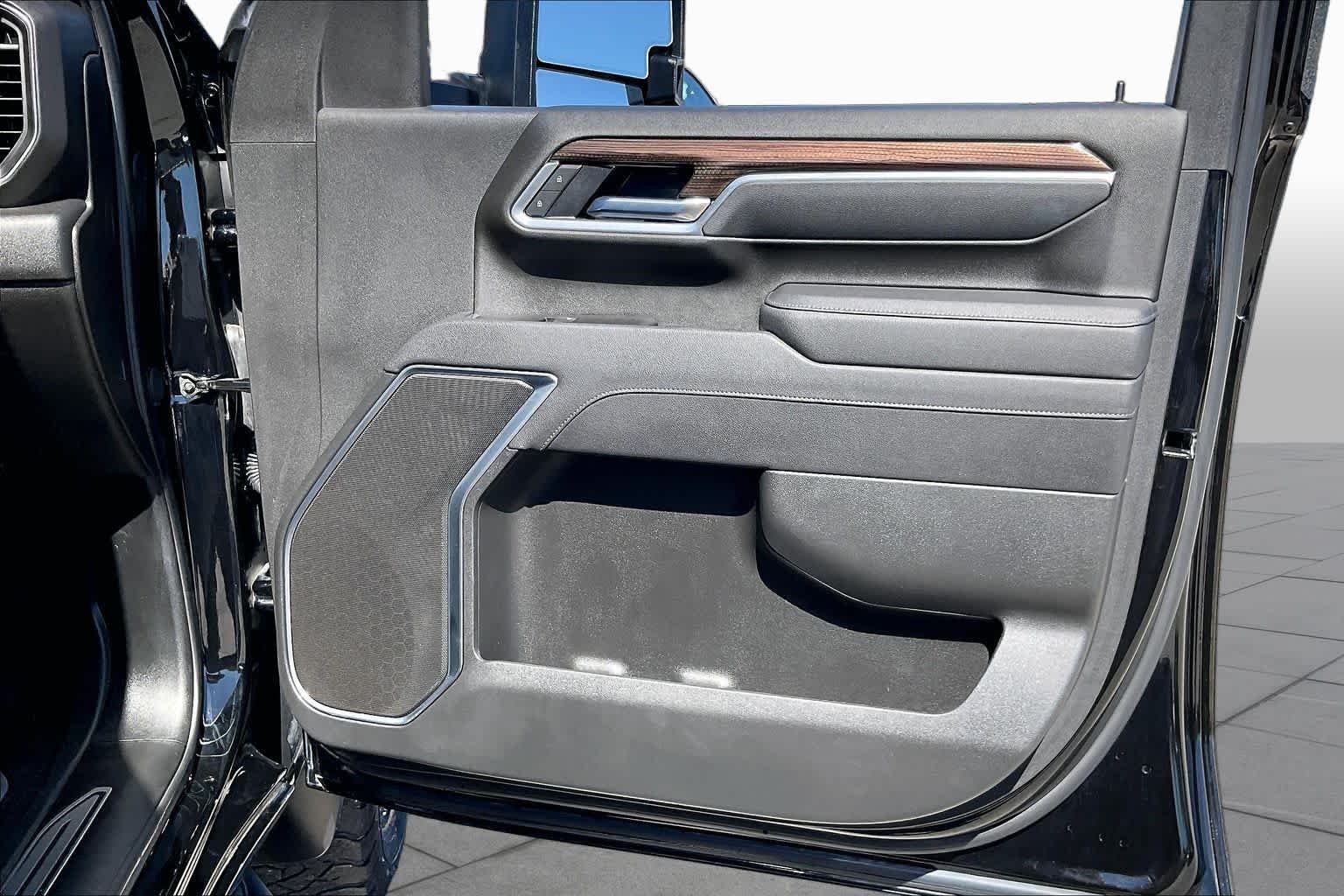 Used 2025 Black Chevrolet LT image 21