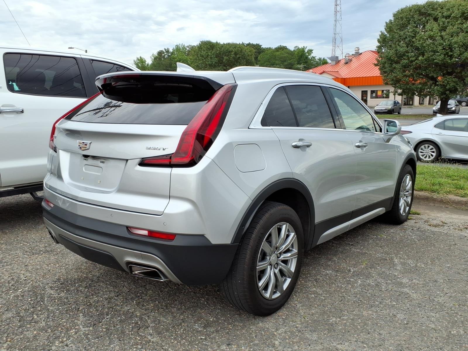 Used 2020  CADILLAC PREMLUXU image 6