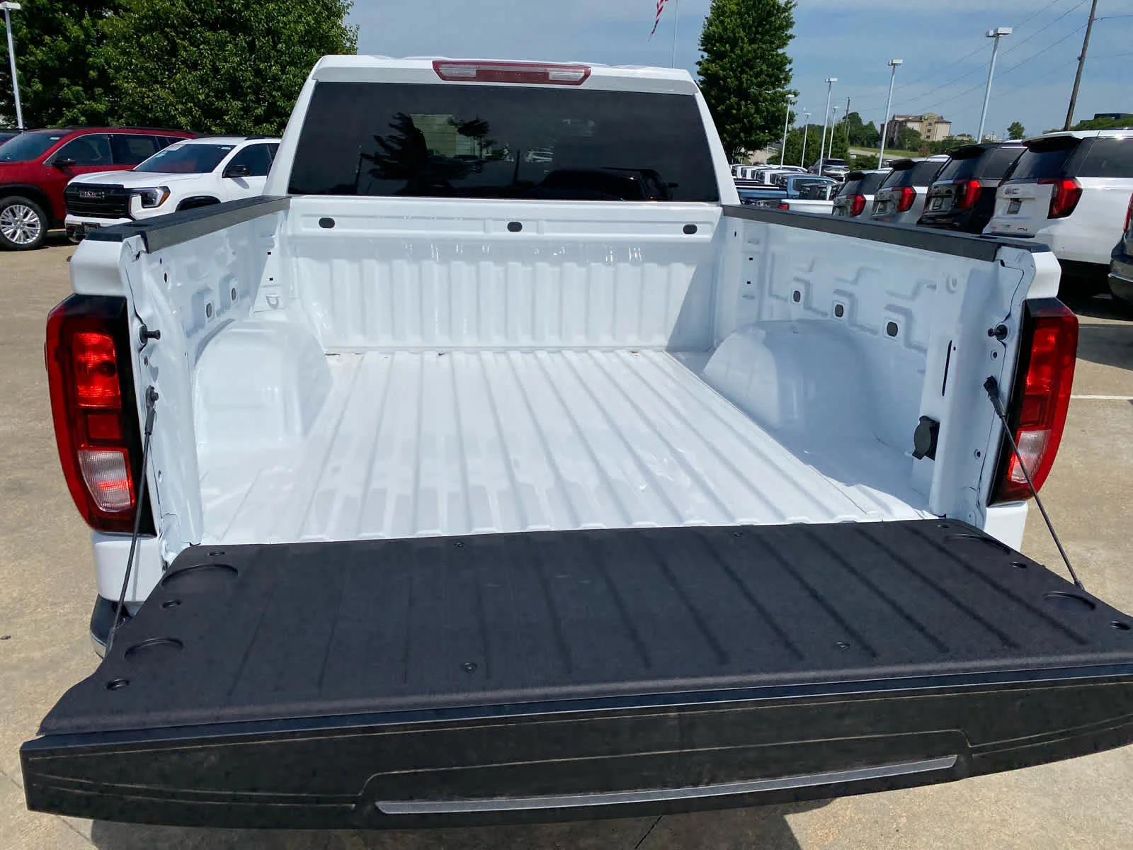 New 2026 Summit White GMC SLE image 24