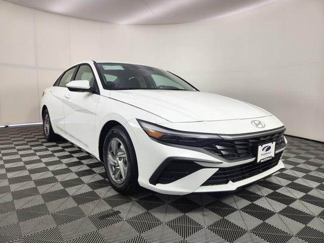 New 2026 White Hyundai SE image 7