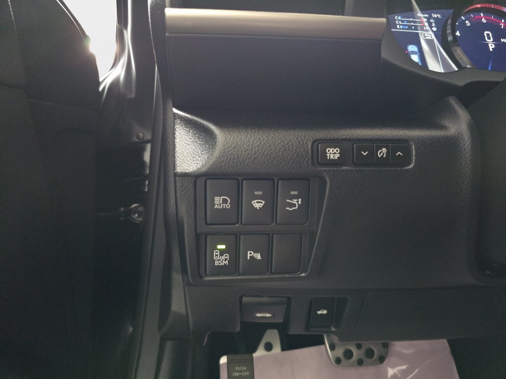 Used 2015 Black Lexus F image 23
