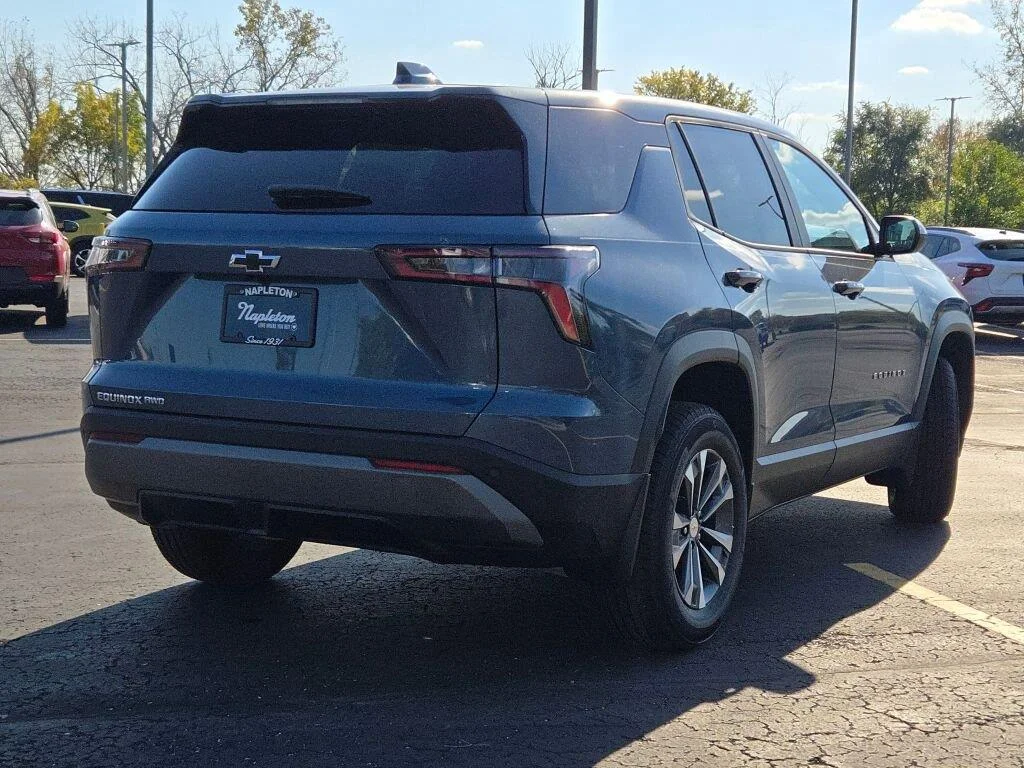 2027 Chevrolet Equinox LT - Photo 11
