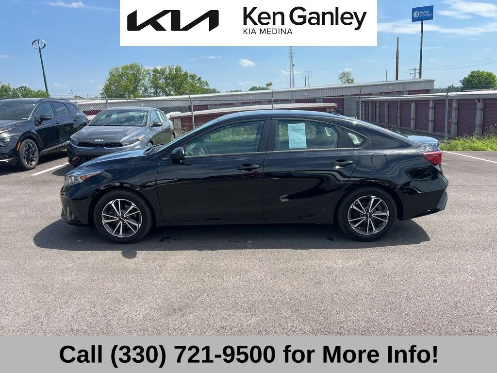 Used 2022 Black Kia LXS image 8