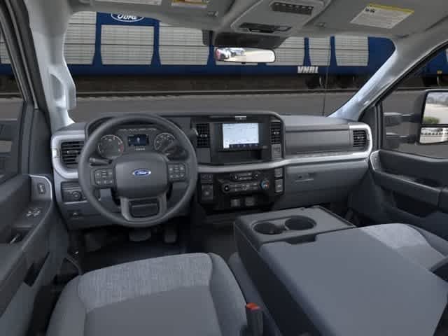 New 2026 Oxford White Ford XLT image 9