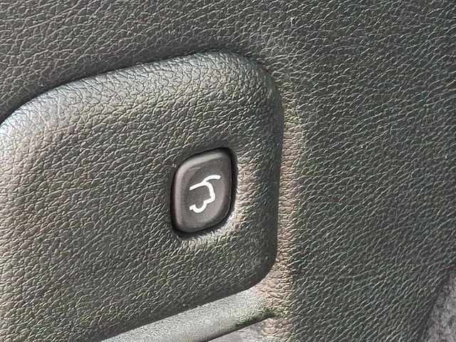 Used 2018 Gray Jeep Altitude image 29