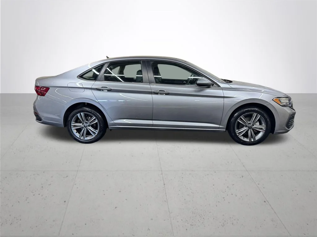 Used 2024 Silver Volkswagen 1.5T SE image 8