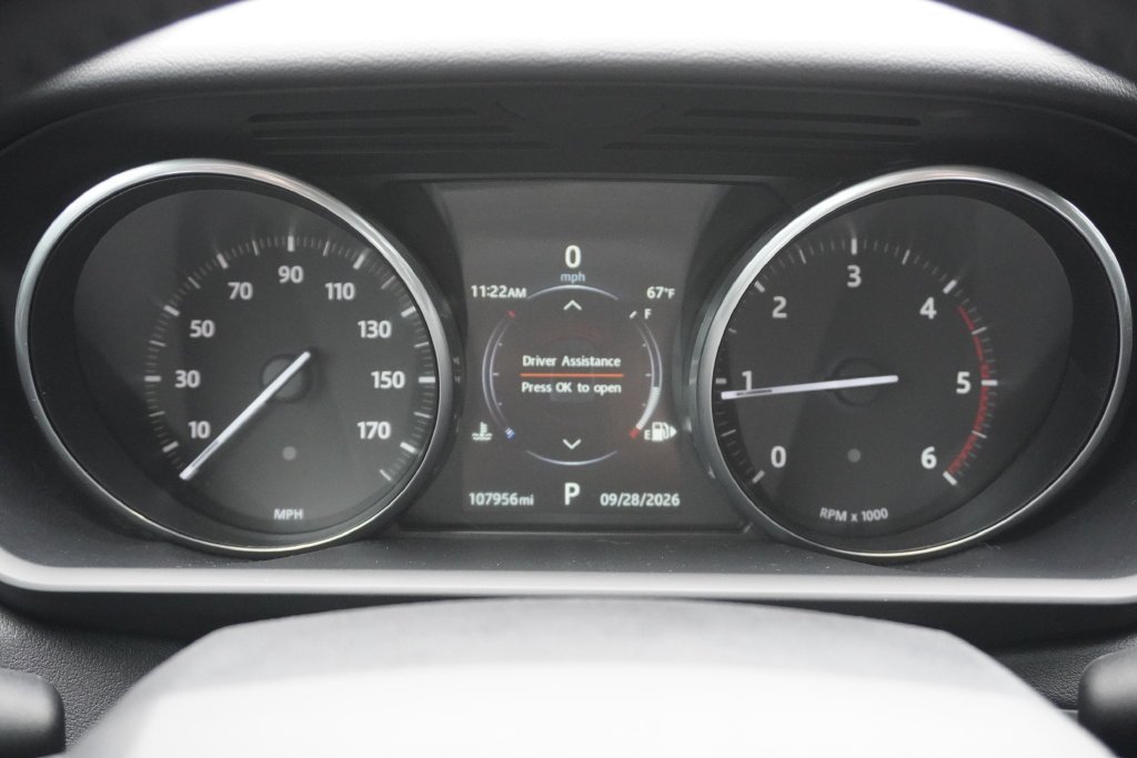 Used 2017 White Land Rover SE image 11
