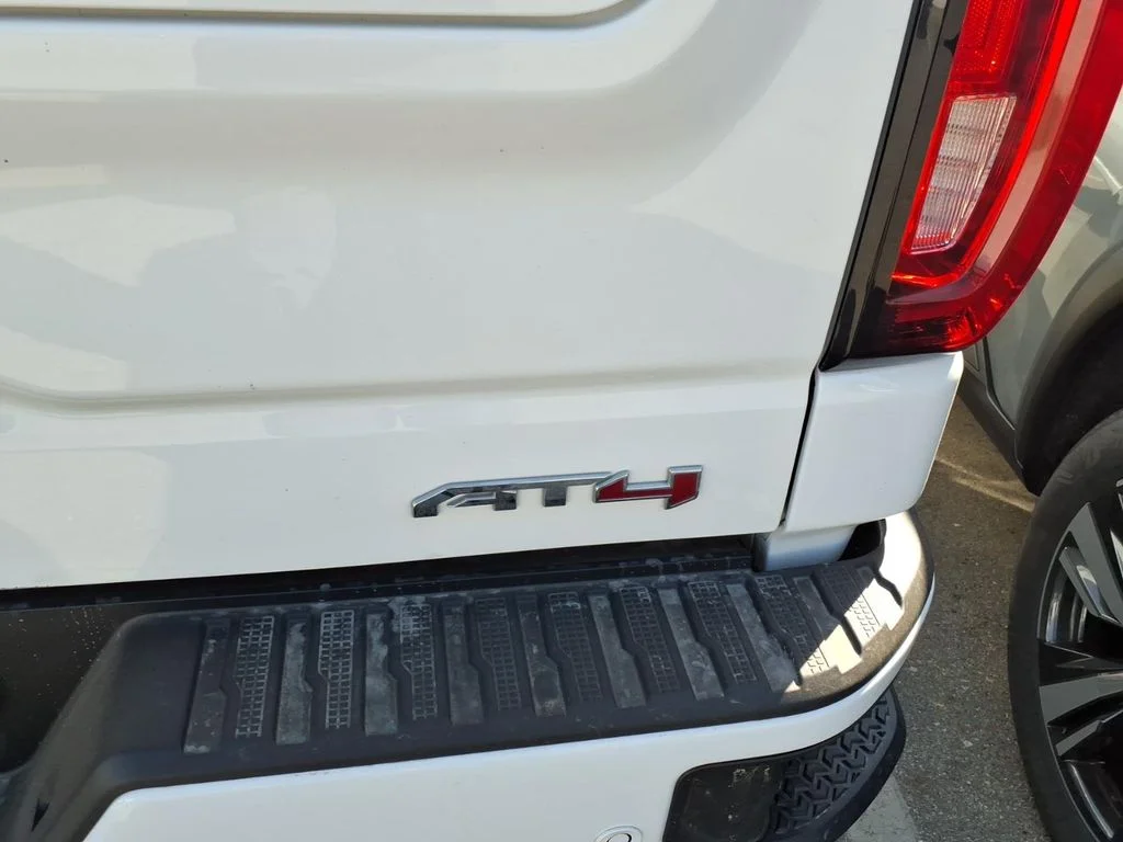 Used 2025 White GMC AT4 image 8