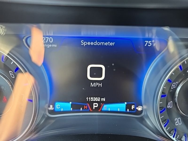 Used 2018 Red Chrysler Limited image 12