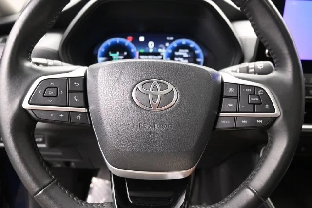 Used 2026  Toyota Limited image 31