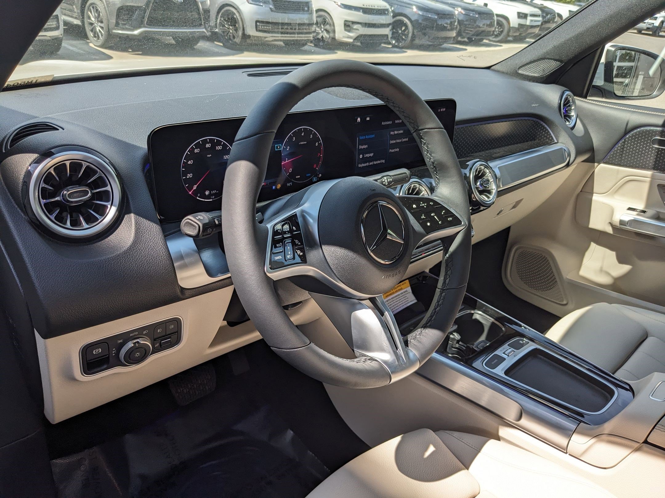 New 2025 Polar White Mercedes-Benz GLB 250 image 27
