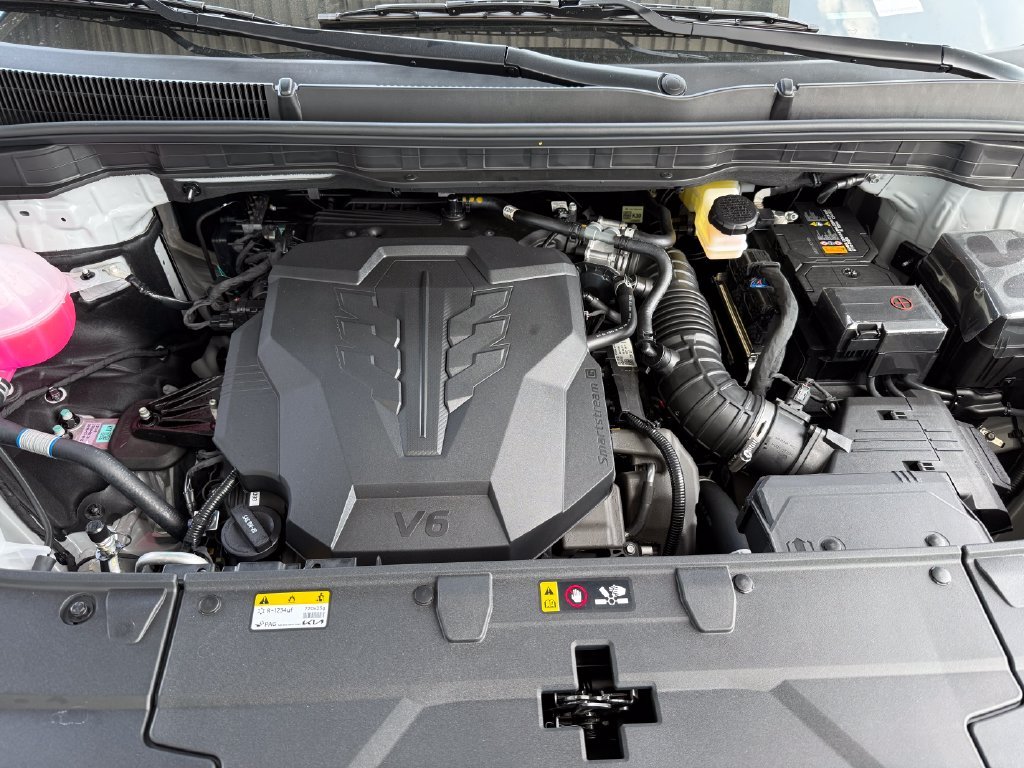 New 2027 Ceramic Silver Kia LX image 10