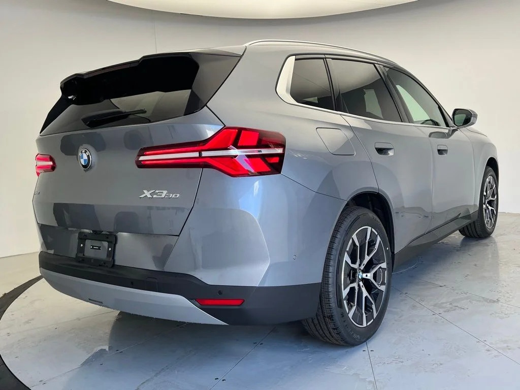 New 2026 Skyscraper Grey Metallic BMW 30 xDrive image 3