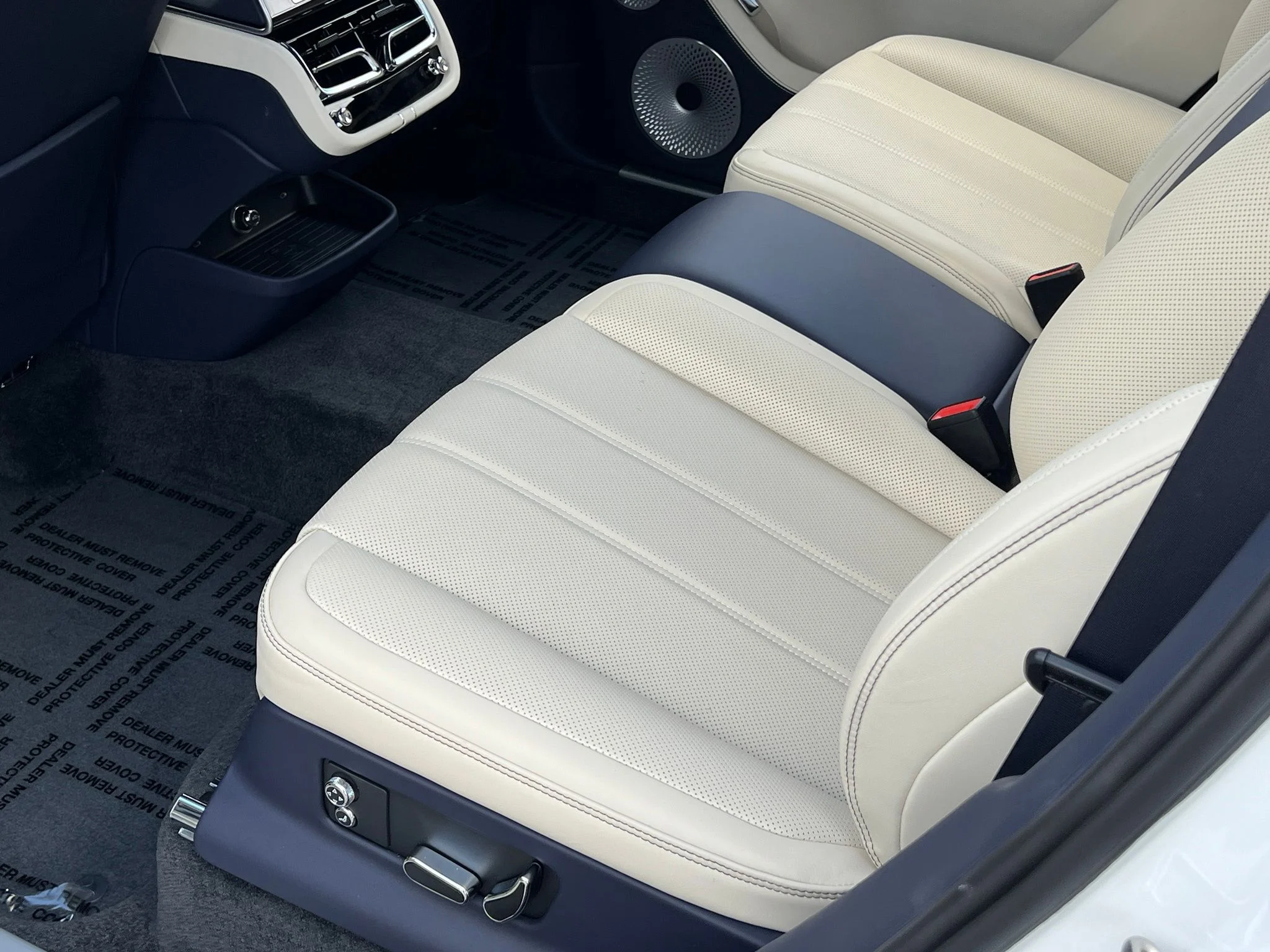New 2026 White Bentley  image 21