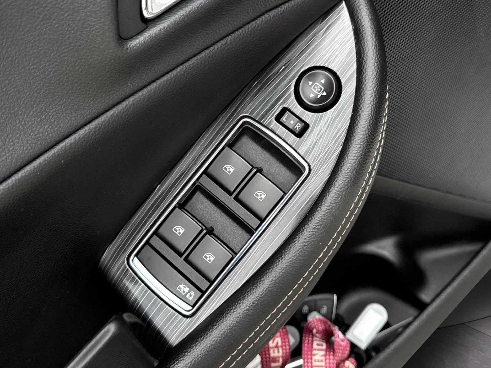 Used 2019 IRIDESCENT PEARL TRICOAT Chevrolet Premier image 18