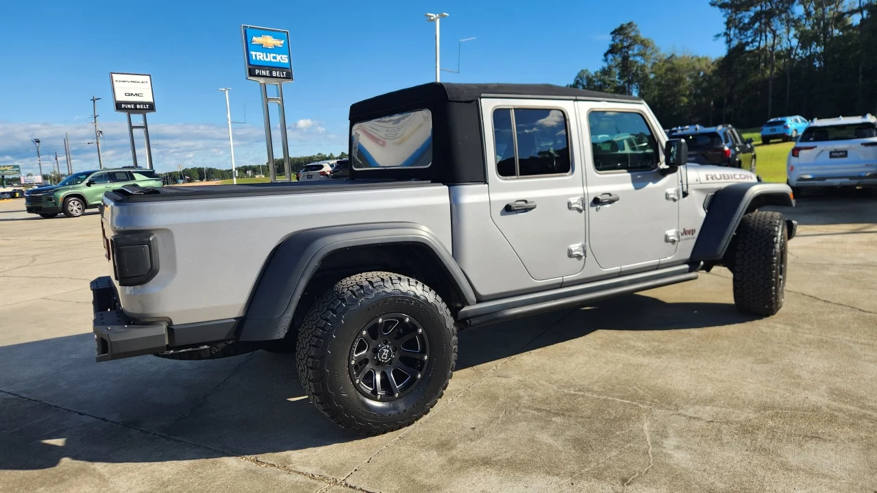 Used 2020 Silver Jeep Rubicon image 3