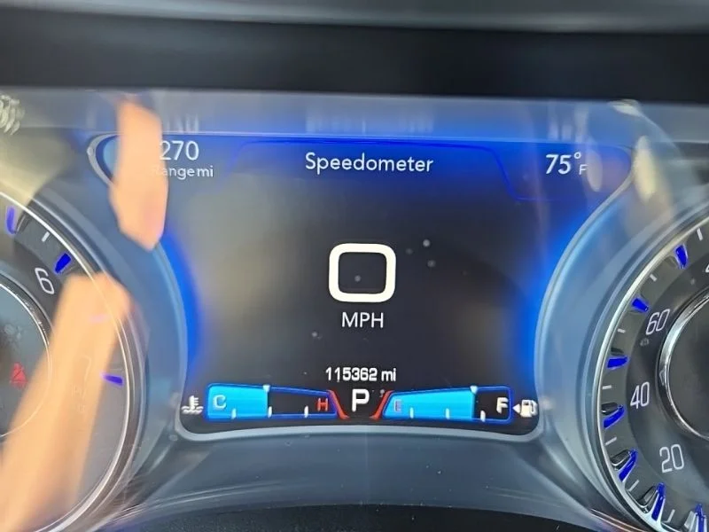 Used 2018 Red Chrysler Limited image 12