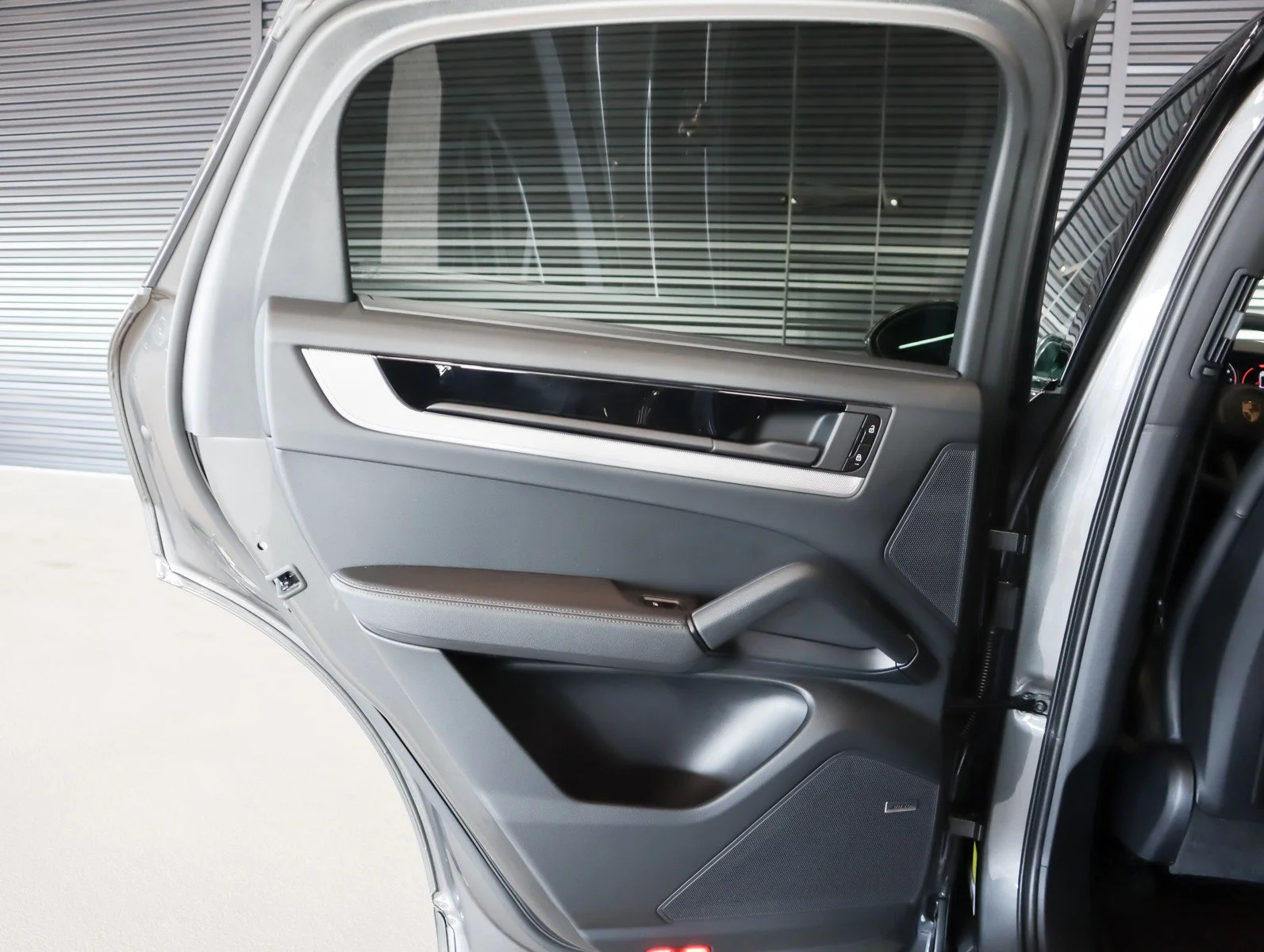 New 2026 Quartzite Grey Metallic Porsche E-Hybrid Coupe image 25