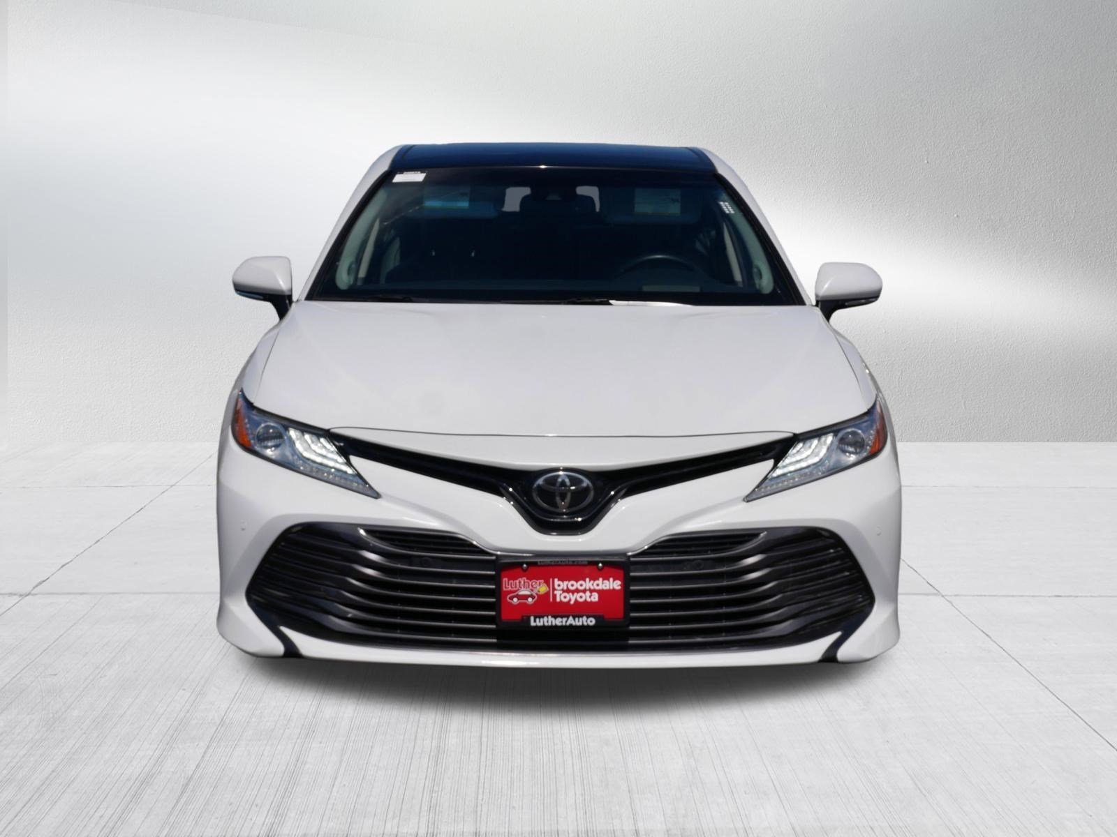 Used 2018 Toyota Camry XLE with VIN 4T1BZ1HK7JU003722 for sale in Brooklyn Center, Minnesota