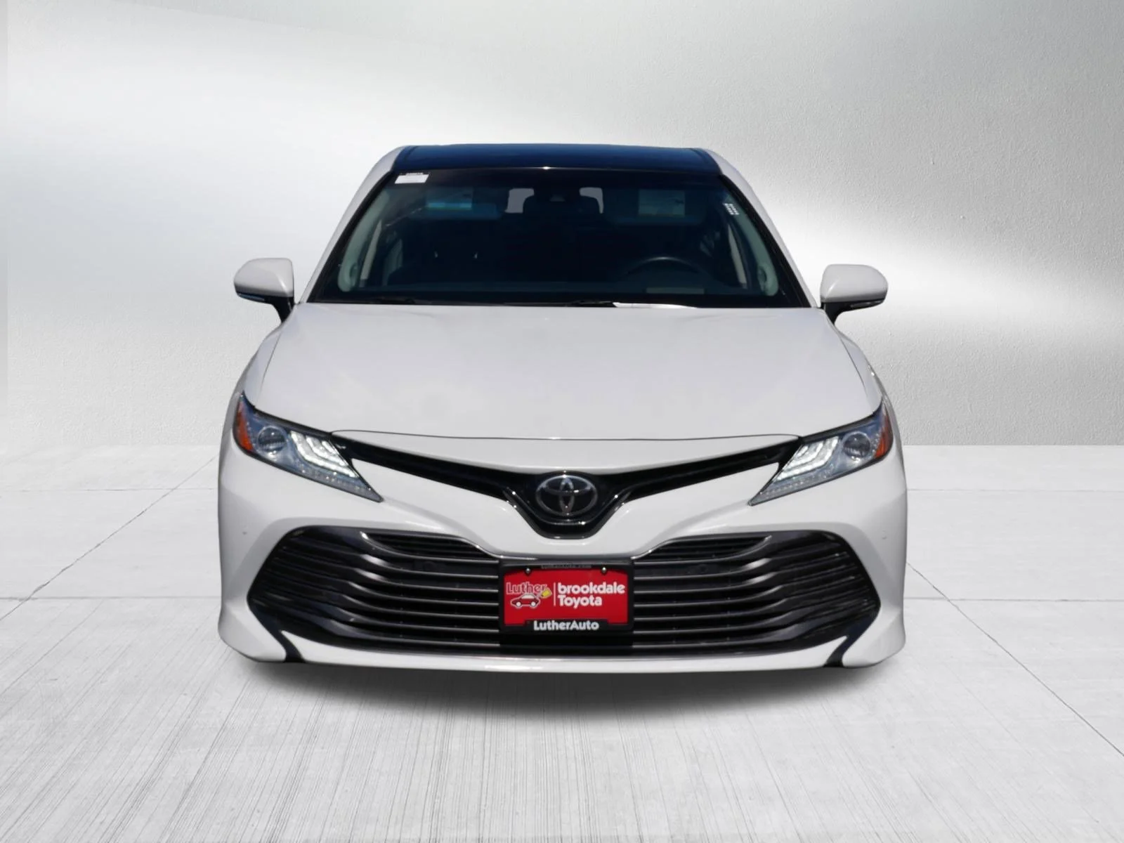 Used 2018 Toyota Camry XLE with VIN 4T1BZ1HK7JU003722 for sale in Brooklyn Center, Minnesota