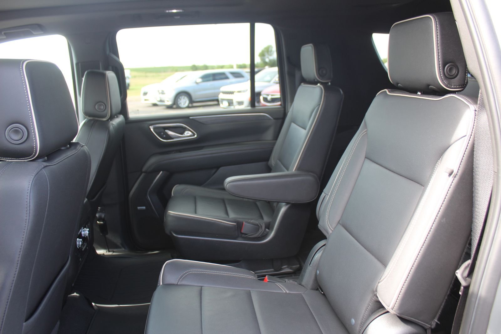 Used 2023 Sterling Metallic GMC SLT image 9