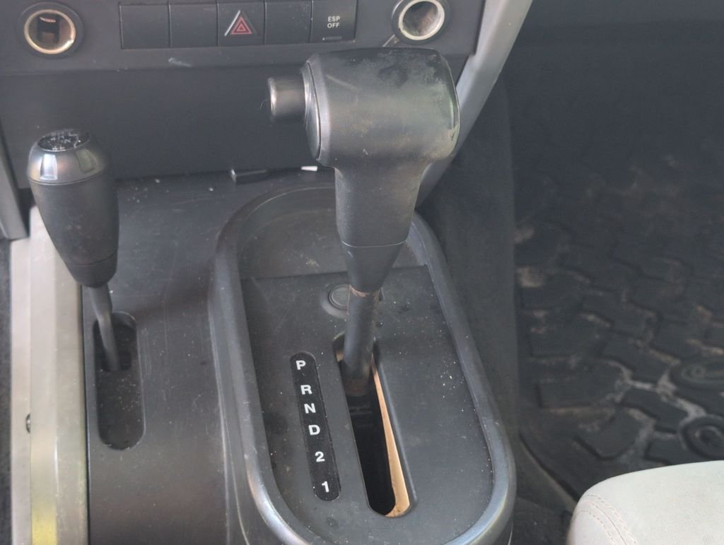 Used 2008 Green Jeep X image 16