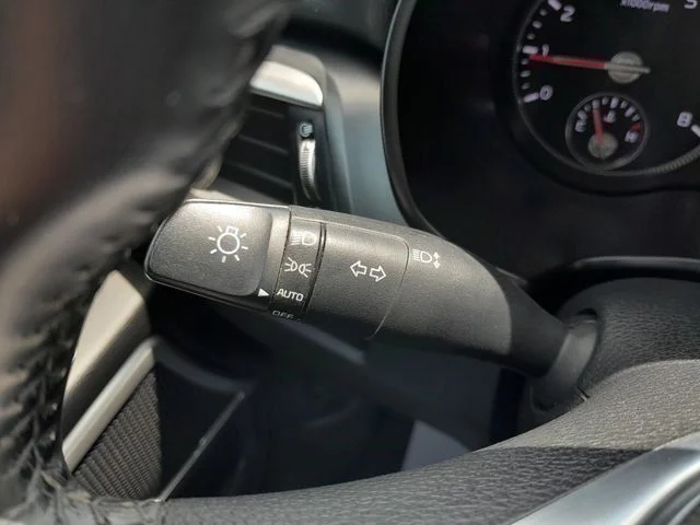 Used 2021 Black Kia S image 16
