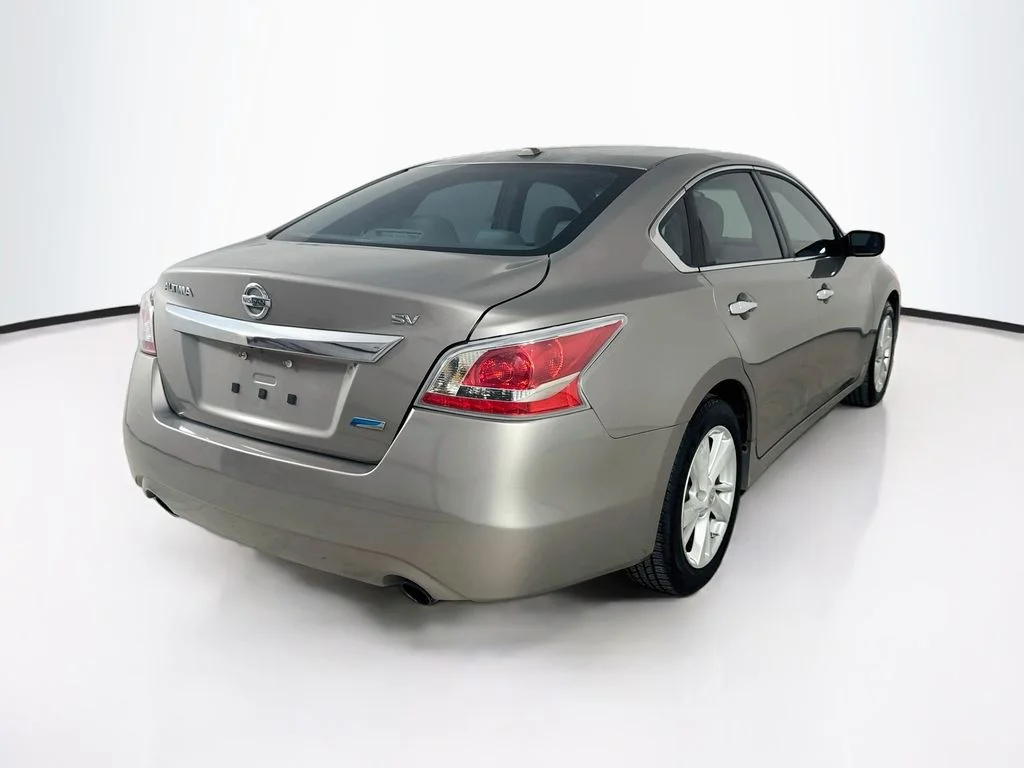 Used 2013 Beige Nissan 2.5 SV image 7