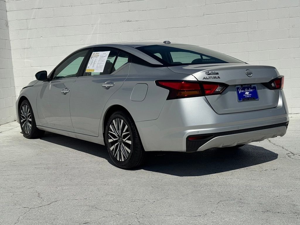 Used 2025 Silver Nissan 2.5 SV image 10