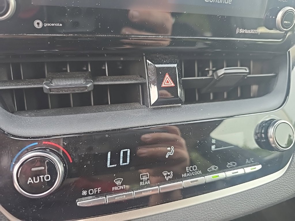 Used 2022  Toyota LE image 17