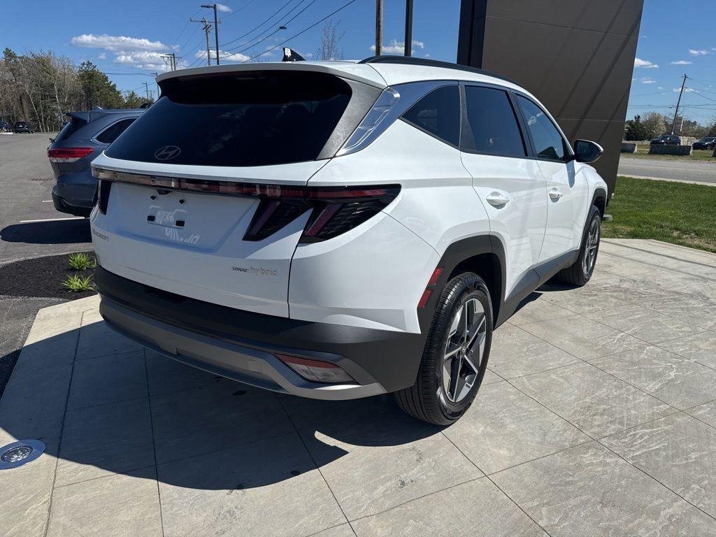 New 2026 White Hyundai SEL FWD image 8