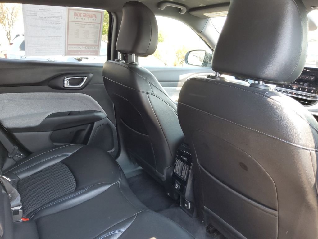 Used 2024 Black Jeep Latitude image 17