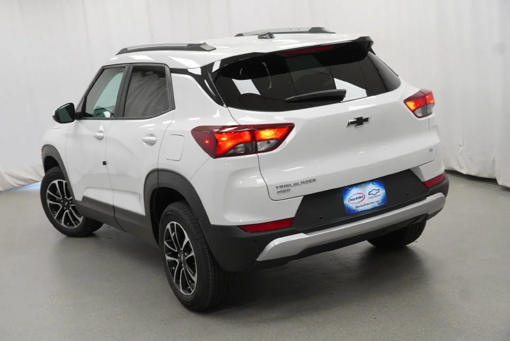 New 2026 Summit White Chevrolet LT image 15