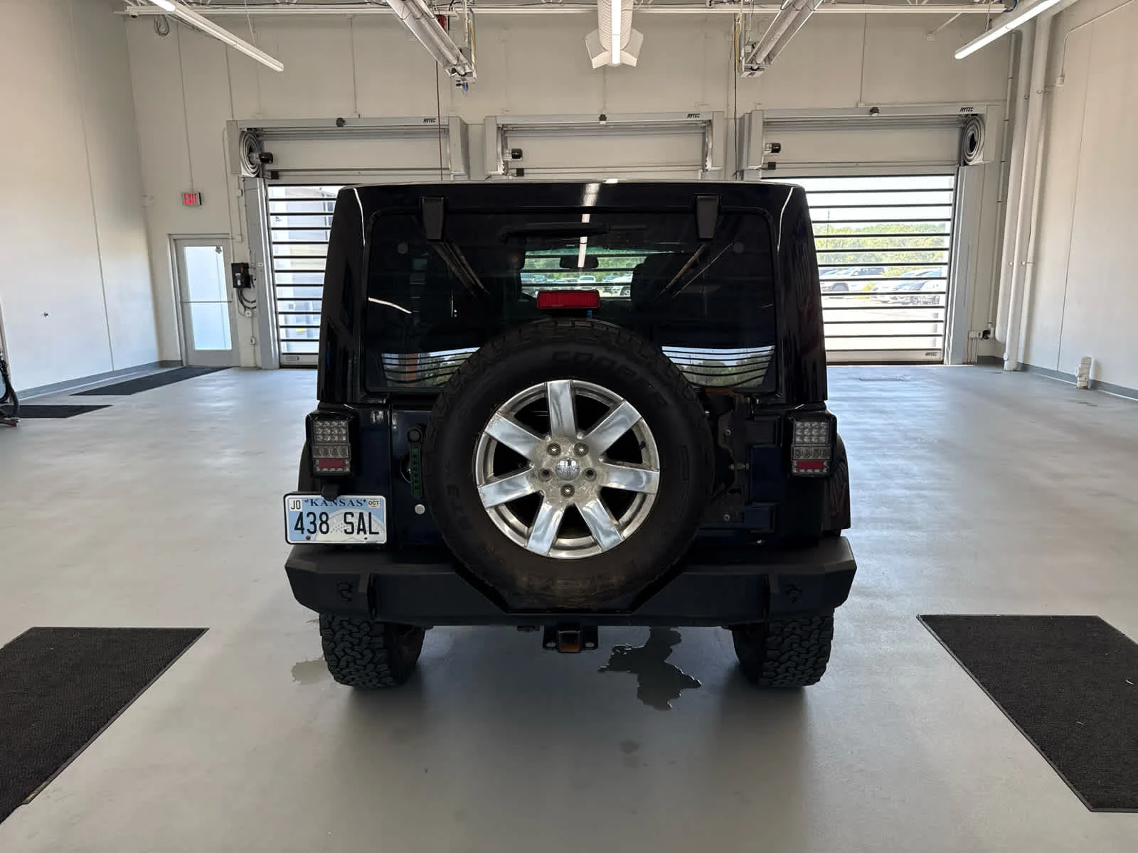 Used 2015 BLACK Jeep Sahara image 5