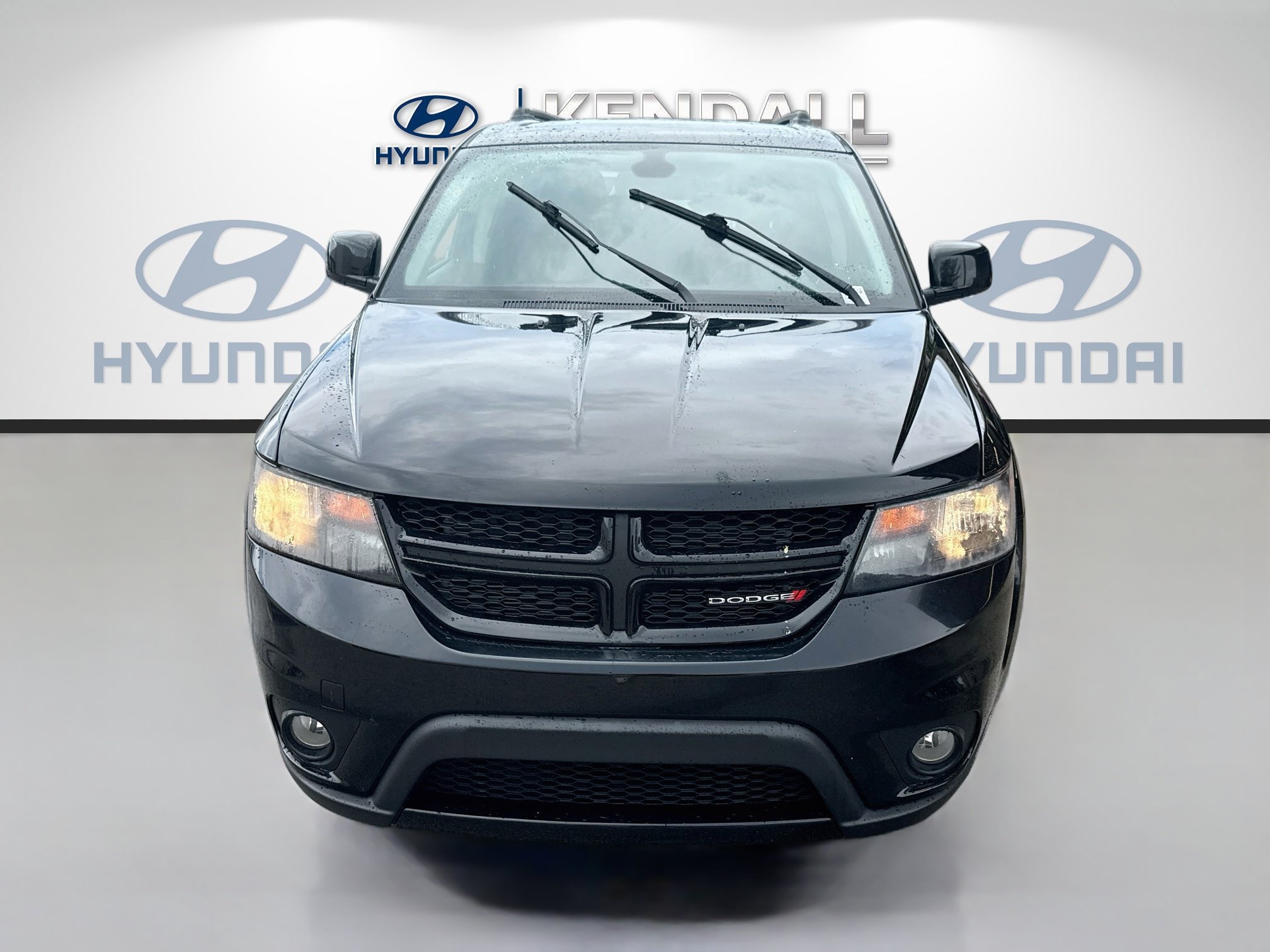 Used 2019 Pitch Black Clearcoat Dodge SE image 2