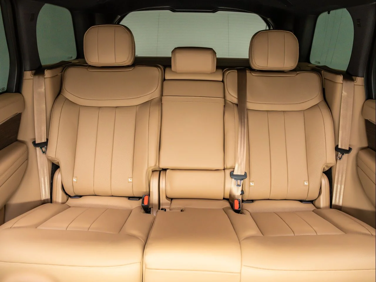 New 2026 Santorini Black Land Rover P400 SE image 17