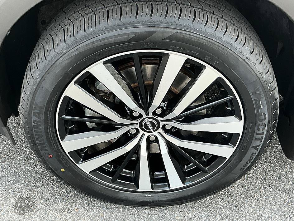 Used 2024 Super Black Nissan Platinum image 7