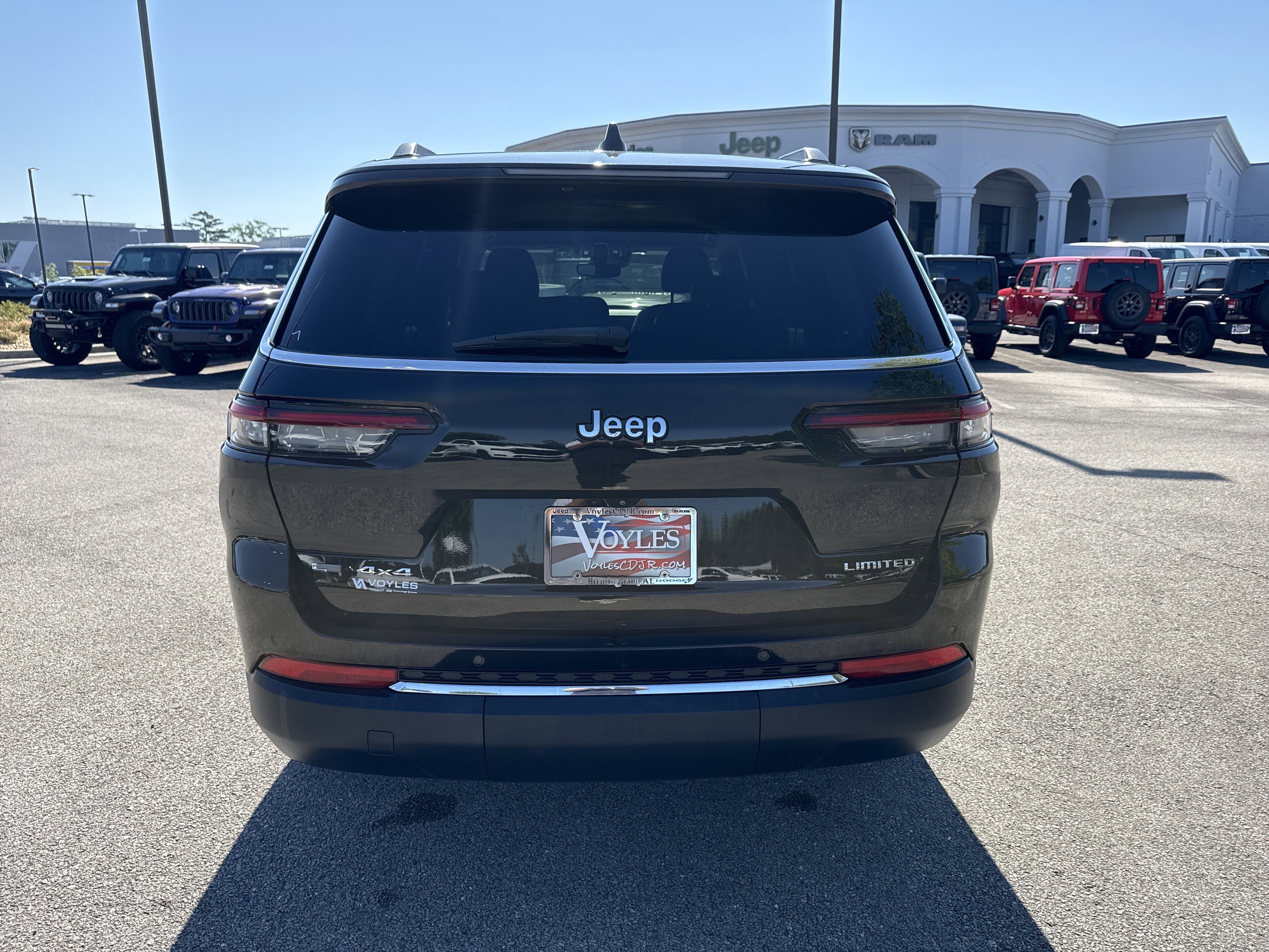 Used 2021 Diamond Black Crystal Pearlcoat Jeep Limited image 6