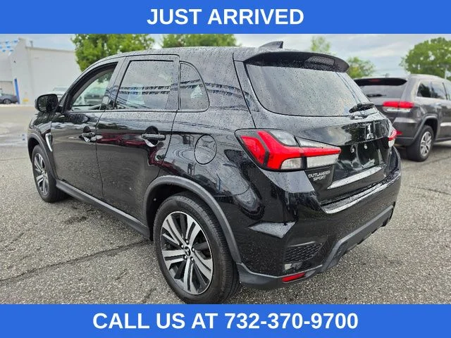 Used 2020 Labrador Black Metallic Mitsubishi 2.0 SE image 3
