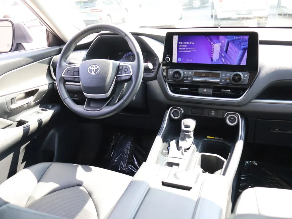 Used 2025 Silver Toyota XLE image 13