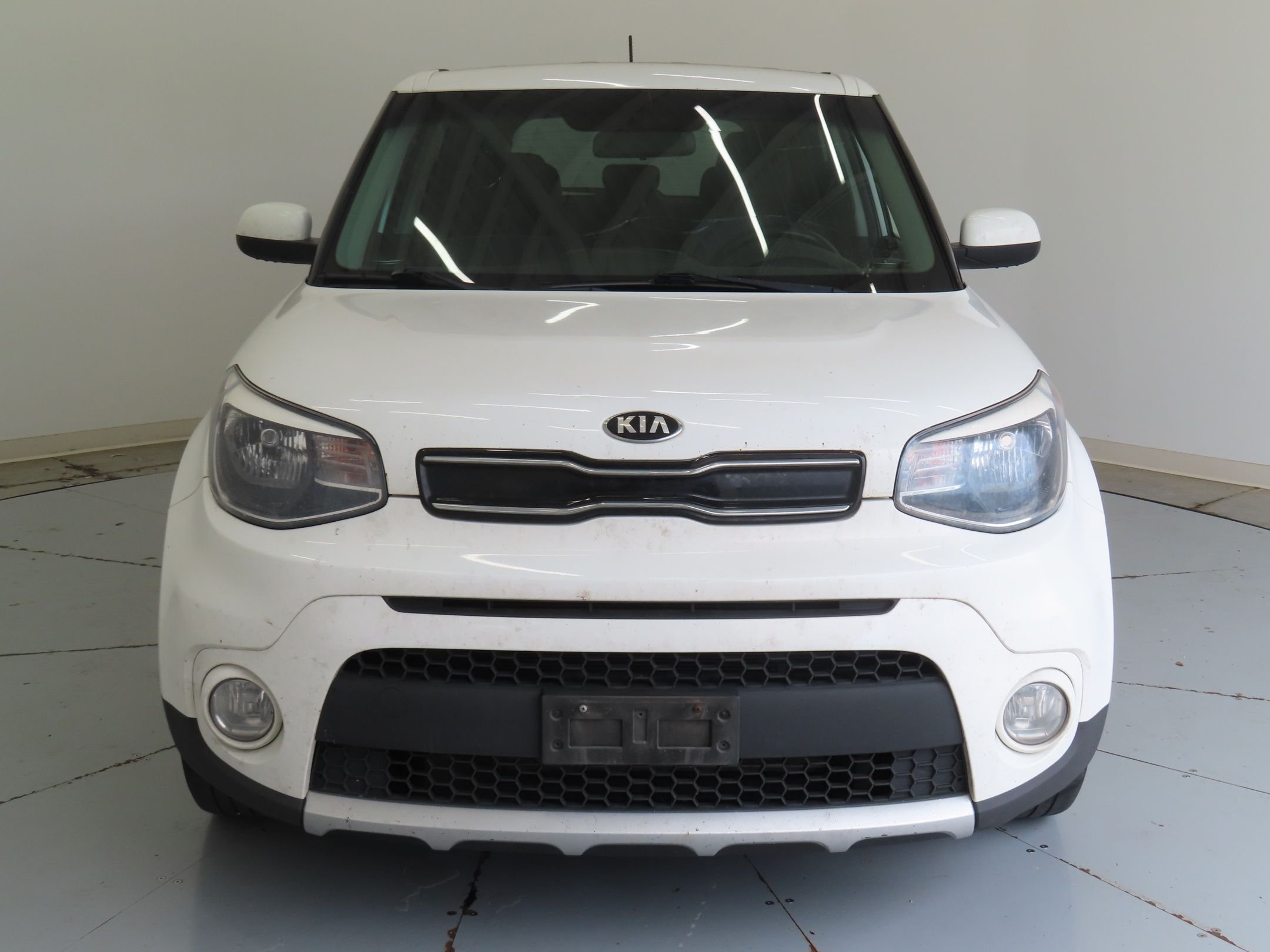 Used 2018 White Kia Plus image 9