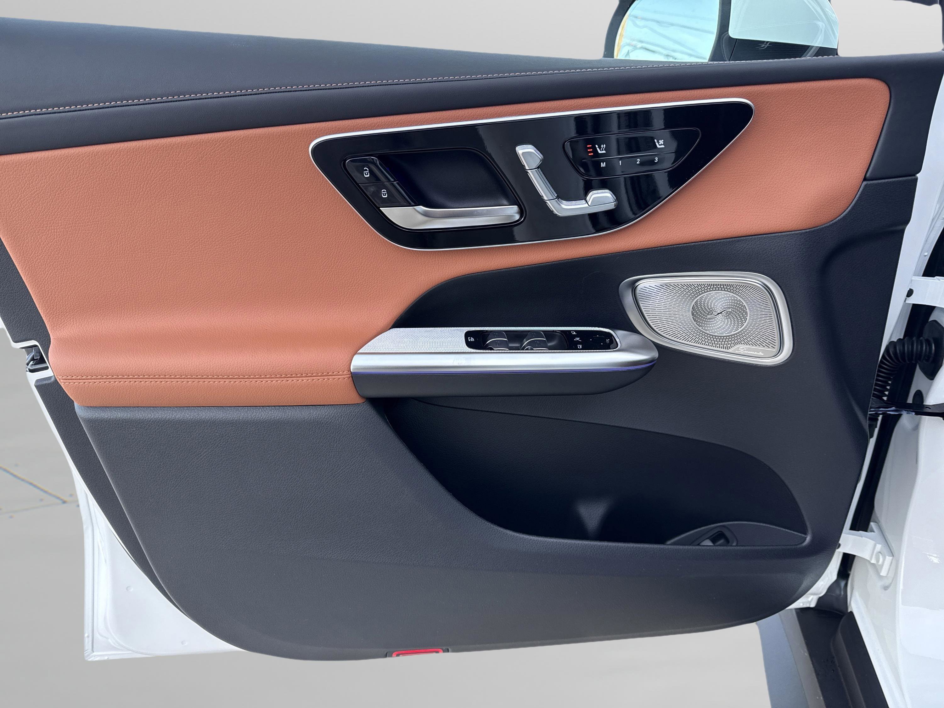 New 2026 Polar White Mercedes-Benz GLC 300 image 38