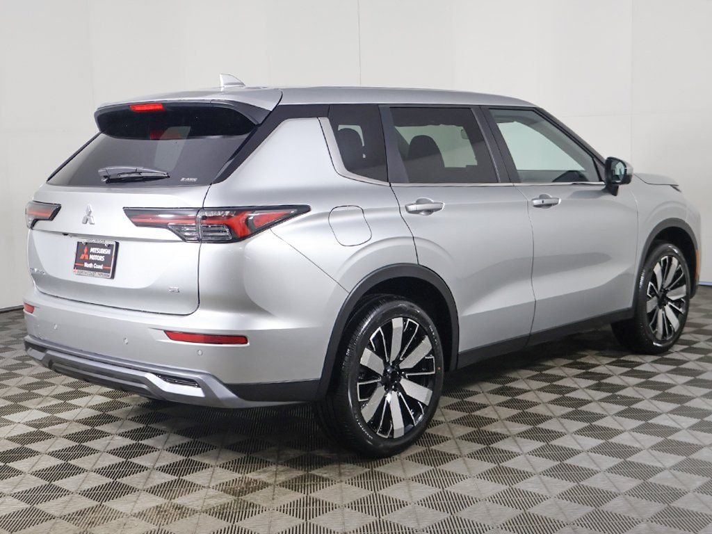 New 2026 Silver Mitsubishi SE image 12